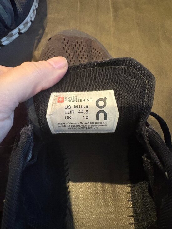 On Running Cloudflow black grey sneakers main image 4
